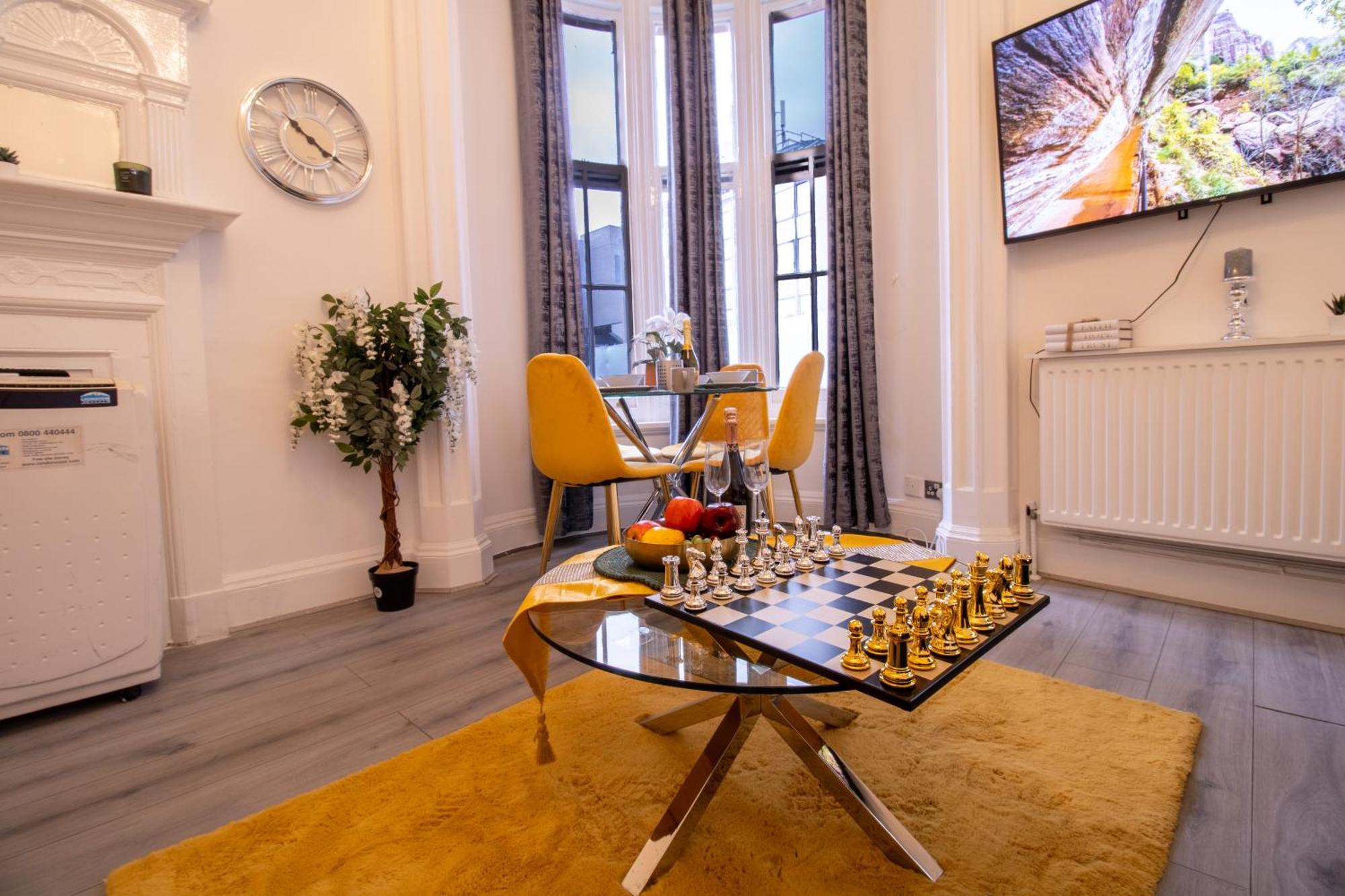 Luxurious Apartments On Oxford Street Лондон Экстерьер фото