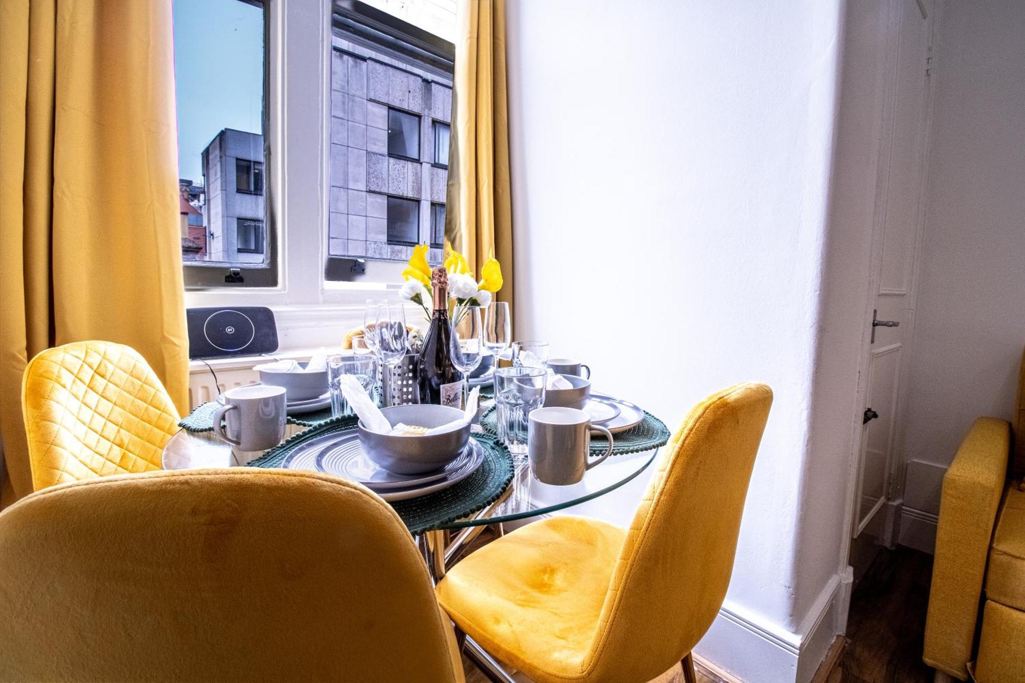 Luxurious Apartments On Oxford Street Лондон Экстерьер фото