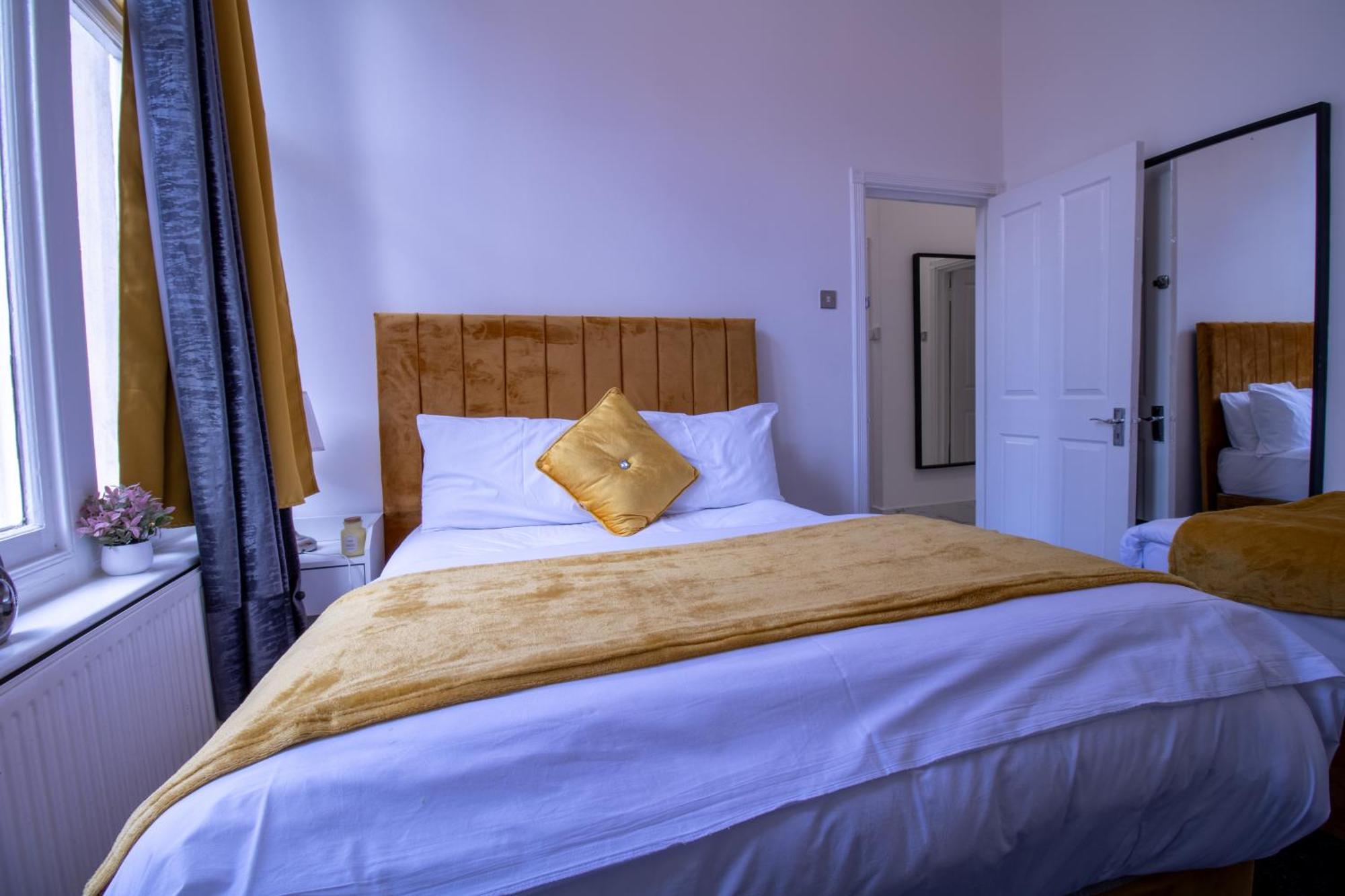 Luxurious Apartments On Oxford Street Лондон Экстерьер фото