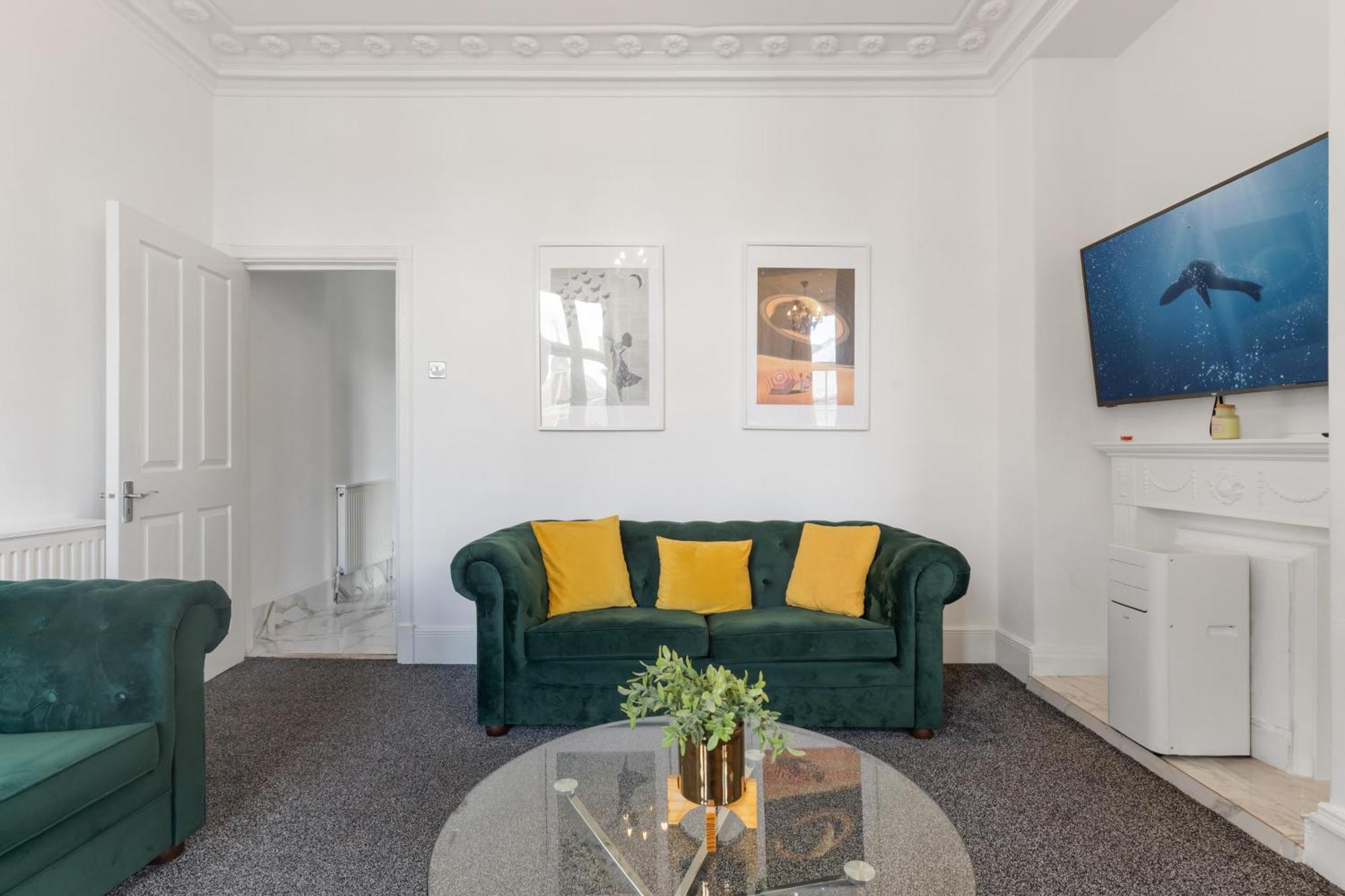 Luxurious Apartments On Oxford Street Лондон Экстерьер фото