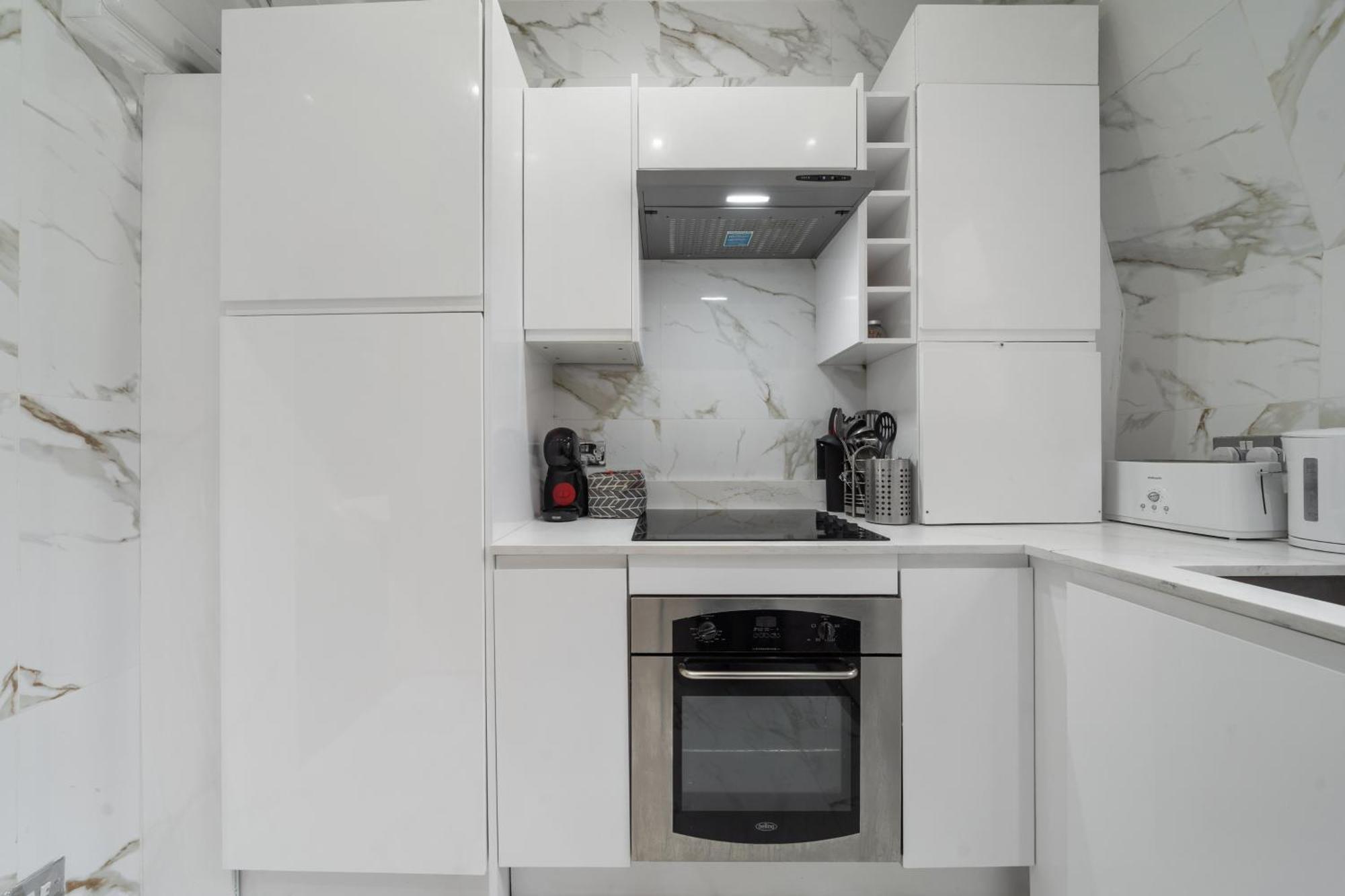 Luxurious Apartments On Oxford Street Лондон Экстерьер фото