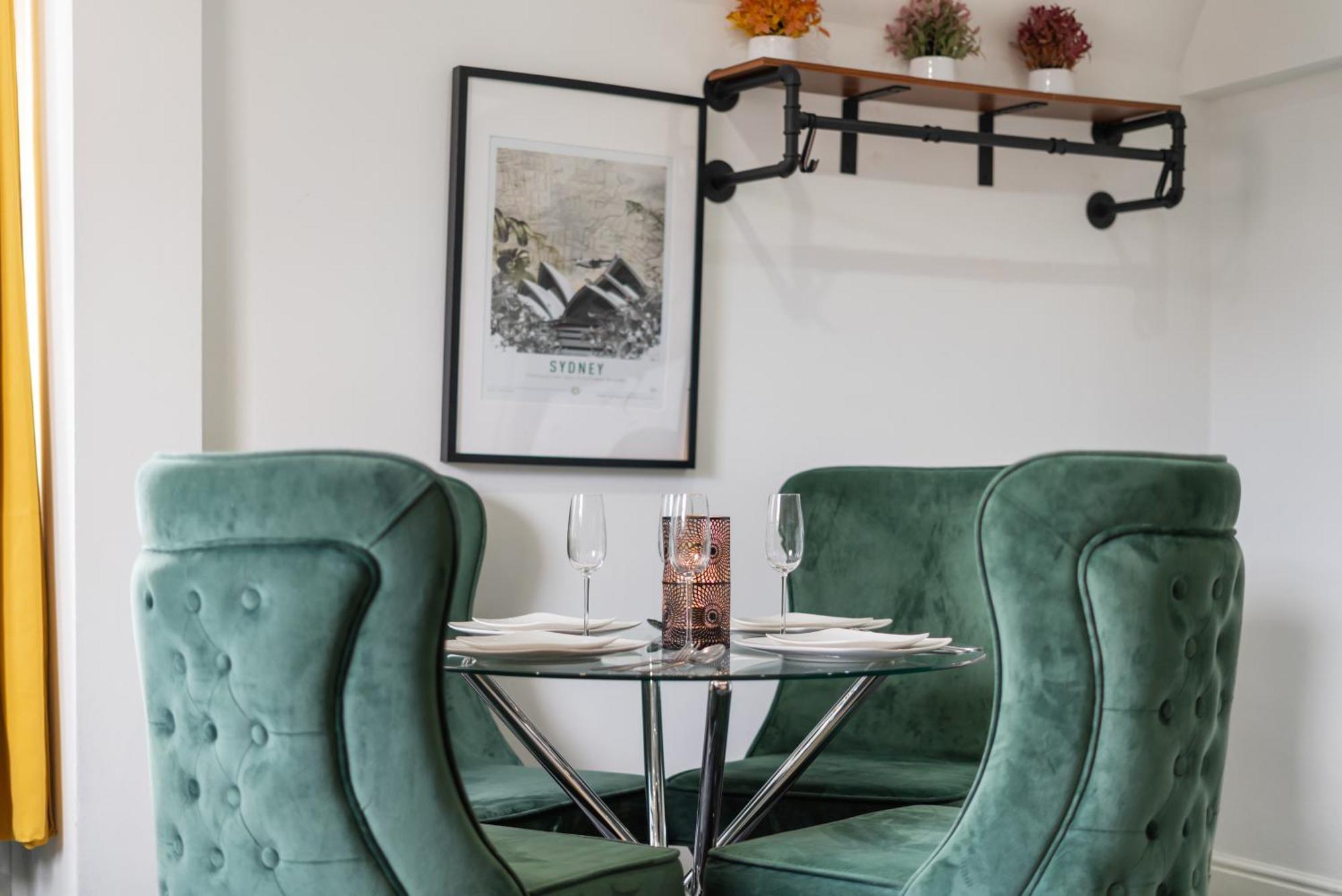 Luxurious Apartments On Oxford Street Лондон Экстерьер фото