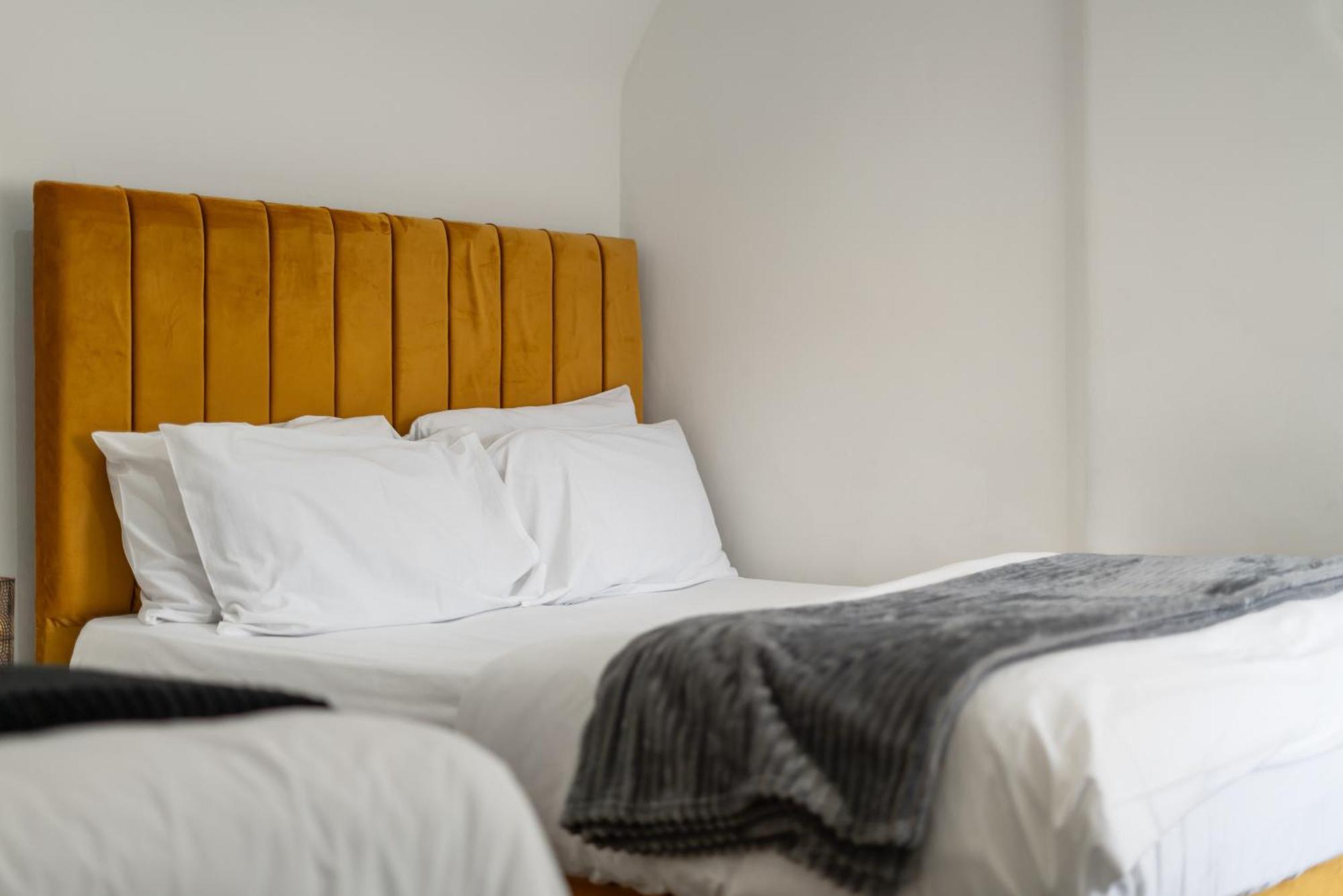 Luxurious Apartments On Oxford Street Лондон Экстерьер фото